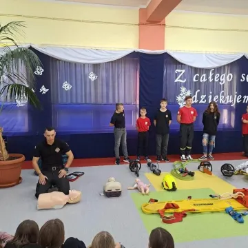 Strażacy z Kamieńska uczyli pierwszej pomocy