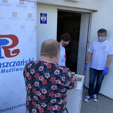 Oddali puszki, otrzymali sadzonki i zioła