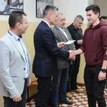 Uczniowie Elektryka z certyfikatami