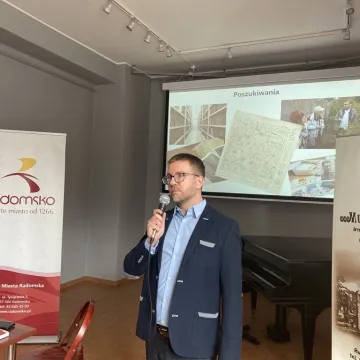 [WIDEO] Poszukiwania szczątków kapitana Stanisława Sojczyńskiego-Warszyca. Wykład dr Krzysztofa Latochy w Muzeum Regionalnym w Radomsku