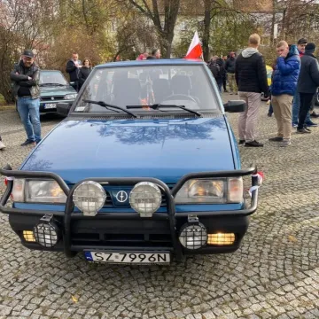 Centrum Radomska w zabytkowych samochodach