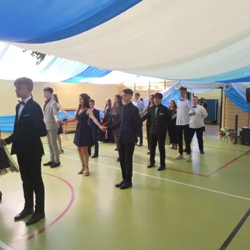 Bal na zakończenie ósmej klasy w PSP nr 2 w Radomsku