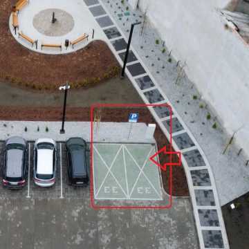 Na nowym parkingu w Radomsku naładujesz „elektryka”. Dla mieszkańców Radomska usługa będzie darmowa