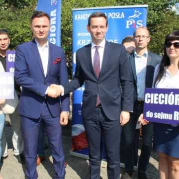 Sekretarz stanu Marcin Ociepa zachęcał w Radomsku do głosowania na Krzysztofa Cieciórę
