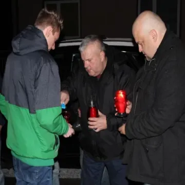 Symboliczne znicze przed GDDKiA