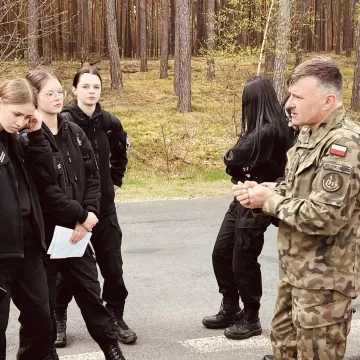 Manewry klas mundurowych ZSP 1 w Radomsku