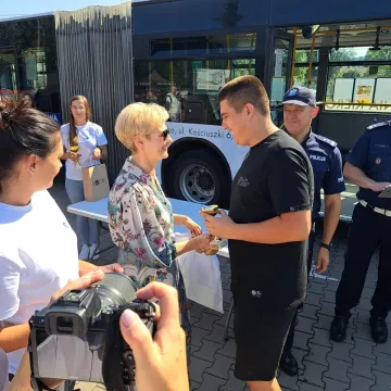 Policja i instruktorzy uczyli odpowiedzialnego kierowania pojazdem