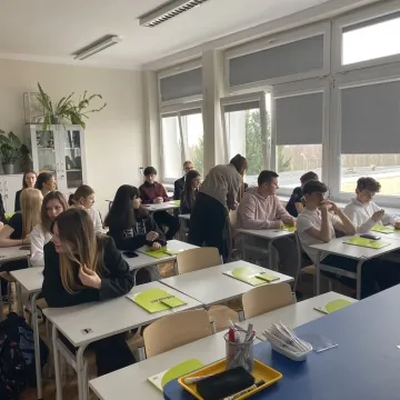 Uczniowie z powiatu radomszczańskiego zmierzyli się z twórczością Wisławy Szymborskiej w I LO w Radomsku