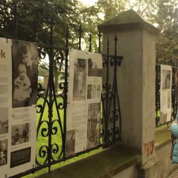 Piotrków Tryb.: plenerowa wystawa o życiu Karola Wojtyły