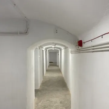 Trwa remont biblioteki w Radomsku. Zmienia się wnętrze i elewacja budynku