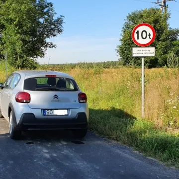 [AKTUALIZACJA] Gm. Ładzice: dwa samochody dachowały