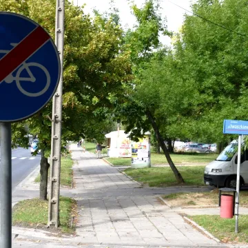 Piotrków Tryb.: na ul. Dmowskiego powstanie ścieżka rowerowa i chodnik