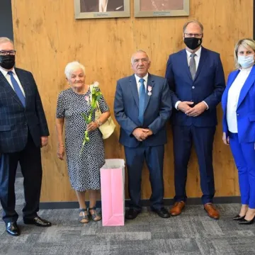 „Złoci” małżonkowie odznaczeni medalami