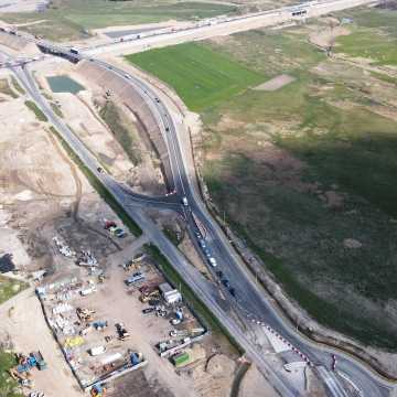 Kierowcy jeżdżą już wiaduktem Bełchatów-Kamieńsk nad budowaną A1