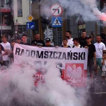 [WIDEO] Kibice RKS Radomsko oddają cześć dzielnym powstańcom warszawskim