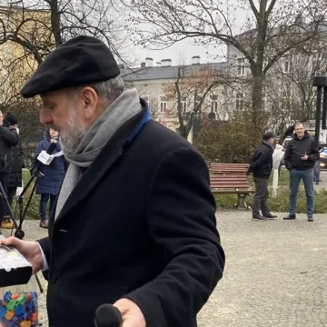 Chanuka w Radomsku. Było odpalenie świec, śpiew i pączki
