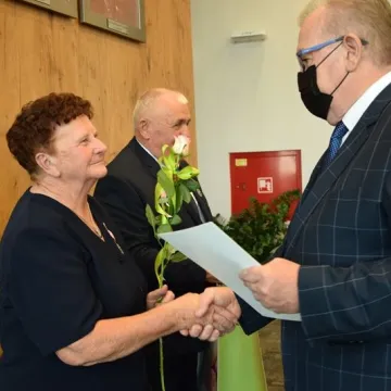 „Złoci” małżonkowie odznaczeni medalami