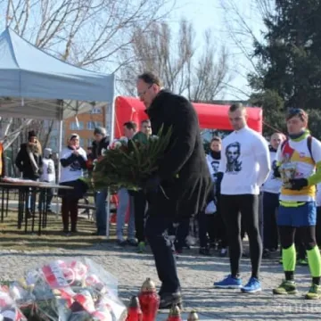 Pobiegli wilczym tropem