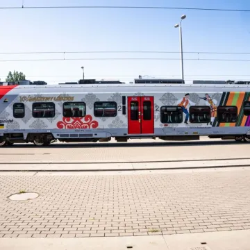 Folkowy pociąg ŁKA „Dziesięciolatek”