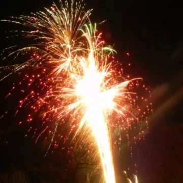 Noworoczne fajerweki na placu 3 Maja