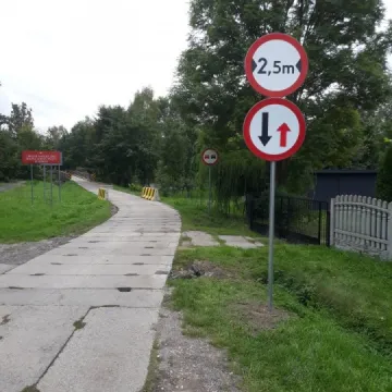 Bariery bronią mostu w Krzętowie