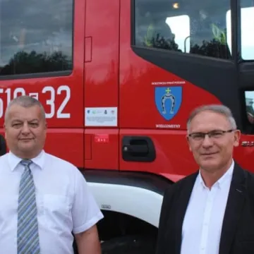 Niedośpielin z pucharem wójta