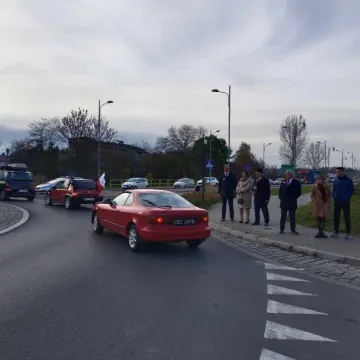Zlot i parada zabytkowych samochodów w Święto Niepodległości w Radomsku