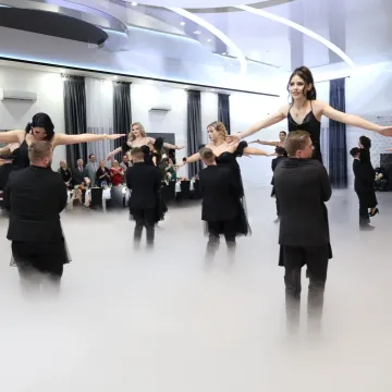 Studniówka uczniów „Drzewniaka” w Kobielach Wielkich