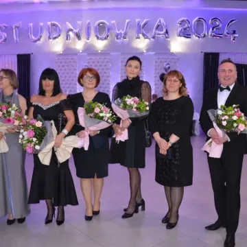 Studniówkowy wieczór uczniów radomszczańskiego Drzewniaka