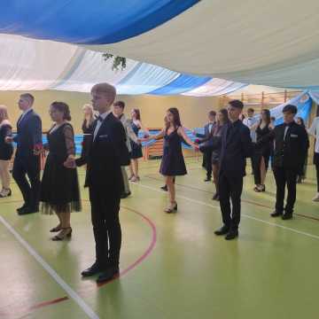 Bal na zakończenie ósmej klasy w PSP nr 2 w Radomsku