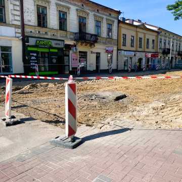 Asfalt na ul. Reymonta w Radomsku zerwany. Wkrótce rozpoczną się prace archeologiczne