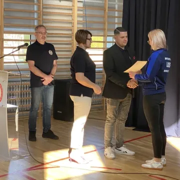 Foto budka, pokazy, poznawanie szkoły. Dzień  Otwarty w ZSP w Kamieńsku