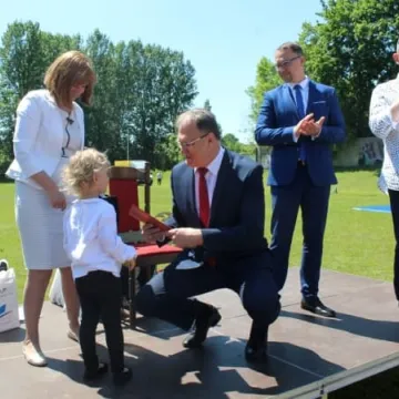 Barwny korowód z okazji Dnia Dziecka