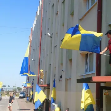 Żółto-niebieska gorączka na osiedlu przy 11 Listopada