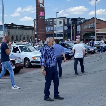 Klasyki zaparkowały w Radomsku. Trwa Auto-Moto Weteran 5