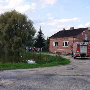 Strażacy ratowali tonącego mężczyznę