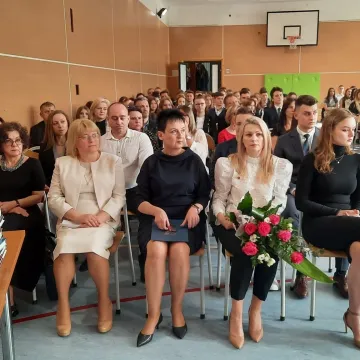 Radomsko: Maturzyści żegnają się ze szkołą