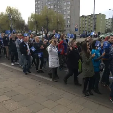 Pochód ulicami miasta - VII Radomszczańskie Dni Autyzmu