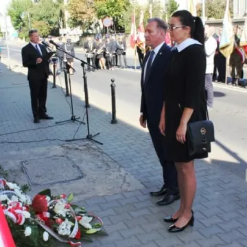 Odsłonięcie tablicy poświęconej żołnierzom KWP