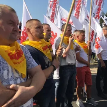 Pikieta przed siedzibą JYSK w obronie pracownika