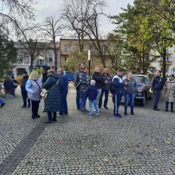 Zlot i parada zabytkowych samochodów w Święto Niepodległości w Radomsku
