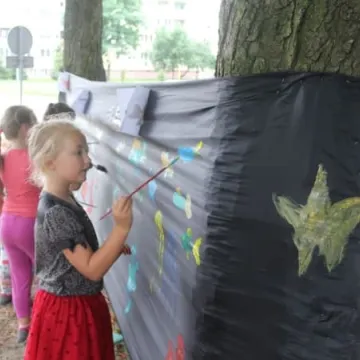 Warsztaty plastyczne „Mania malowania” w plenerze