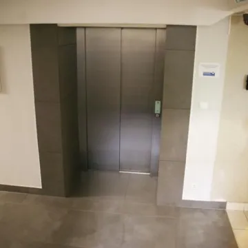 Działa już winda w Starostwie Powiatowym w Radomsku. Remont urzędu dobiega końca