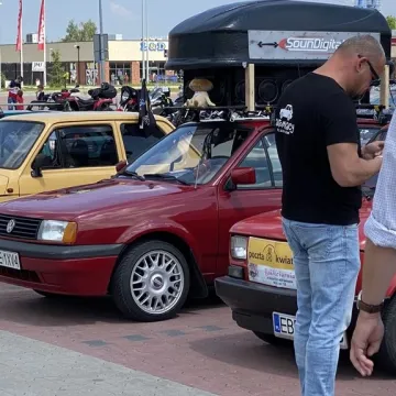 Klasyki zaparkowały w Radomsku. Trwa Auto-Moto Weteran 5