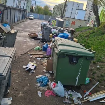 Problem śmieci. Tym razem na ul. Piastowskiej w Radomsku