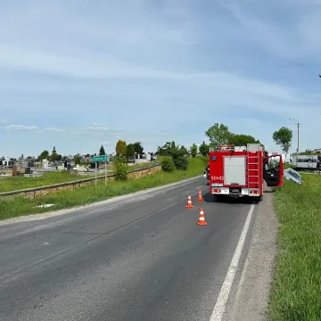 Kolizja w Kodrębie. Sprawca zjechał na przeciwległy pas ruchu