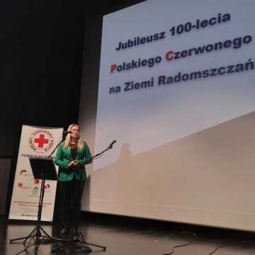 Obchody 100-lecia działalności PCK w Radomsku: wspólne świętowanie w Miejskim Domu Kultury w Radomsku