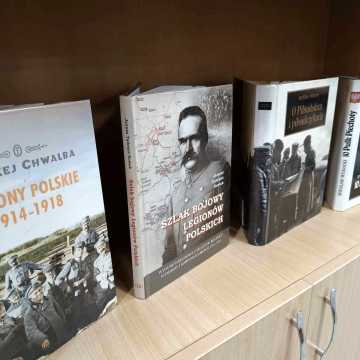 Wystawa „Listopadowe dni - 1918”  dostępna w Miejskiej Bibliotece Publicznej w Radomsku