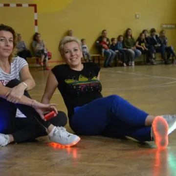 Pomaganie w rytmie zumby