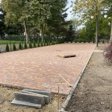 W Dobryszycach powstaje nowy skwer